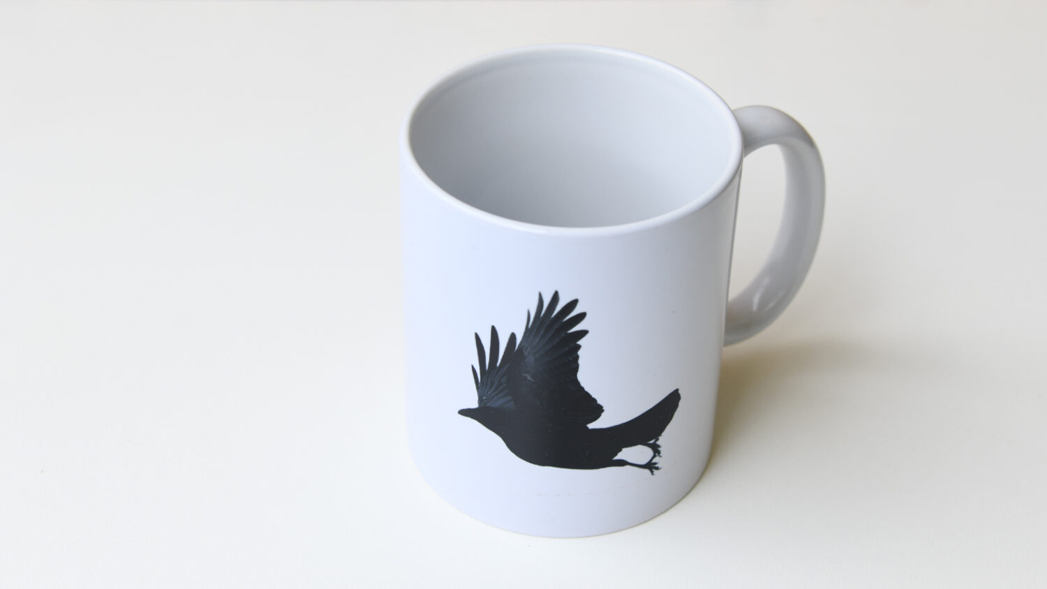 Abspringende Krähe #5833 (Trinkbecher) | Jumping Crow #5833 (Mug)