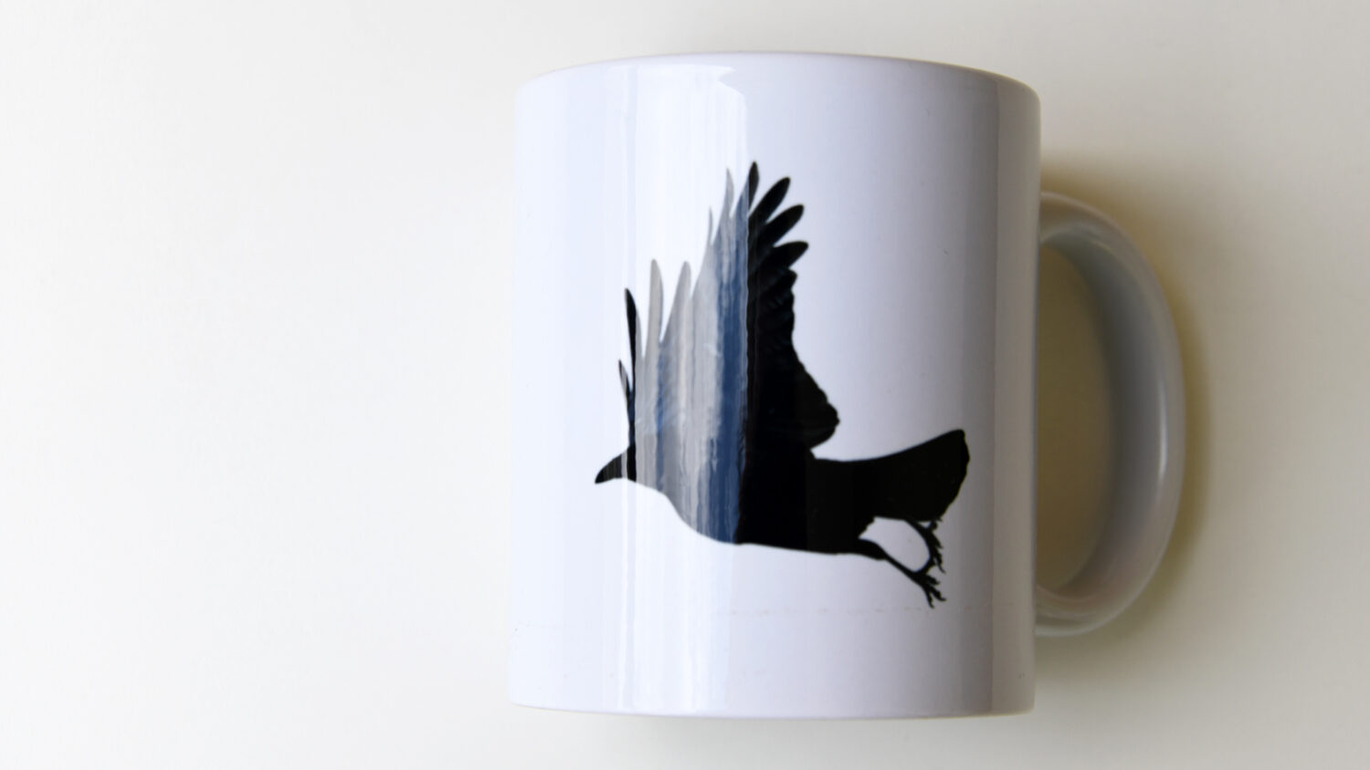 Abspringende Krähe #5833 (Trinkbecher) | Jumping Crow #5833 (Mug) - Image 5